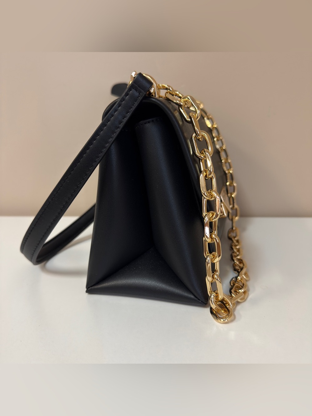 Michael Kors Black Leather Crossbody Bag with Gold Chain - Picture 3 of 10